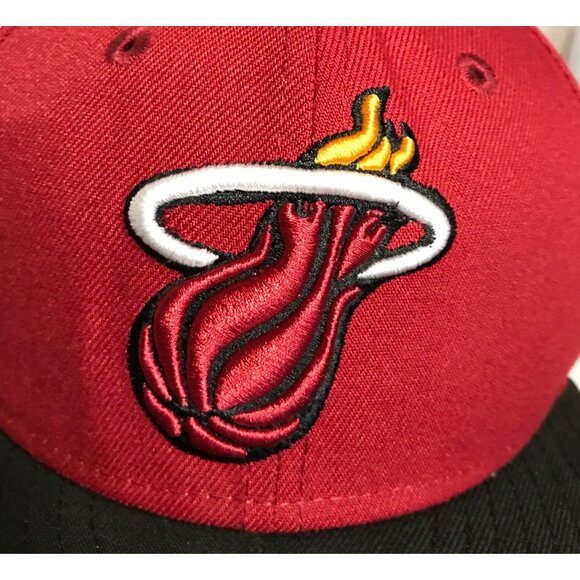 New Era Miami Heat 9Fifty Youth Snapback Cap Embroidered Red & Black NBA - Picture 2 of 9